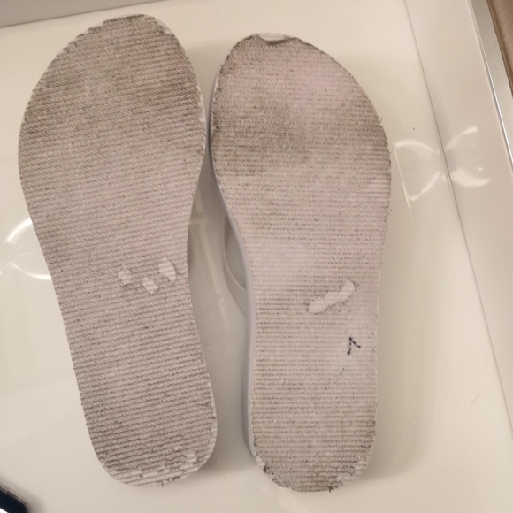 Marc Fisher White Beach Wedding Flip Flop  Sandals, sz 8 - Picture 5 of 5